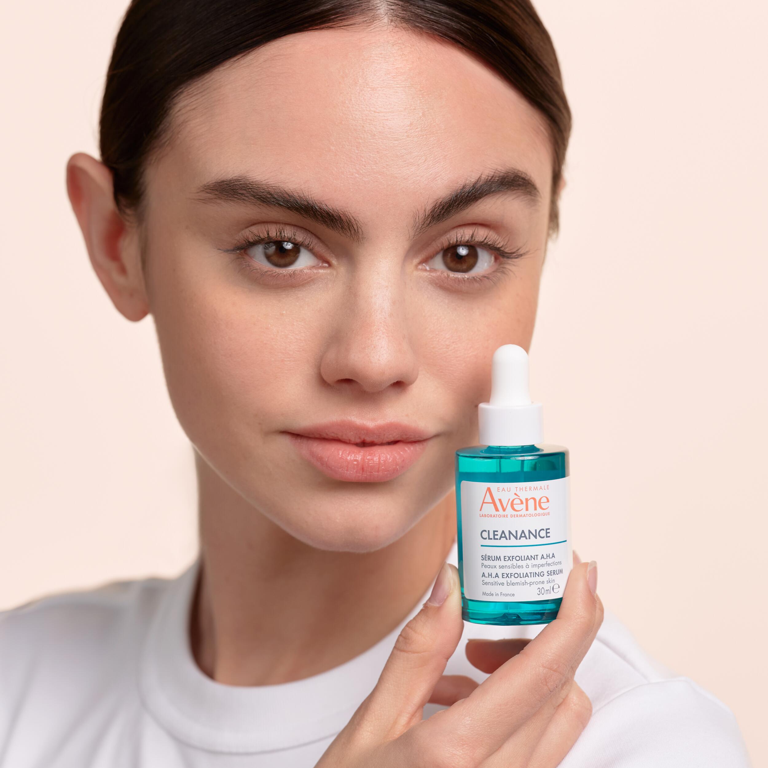 Exfoliation de la peau pour les points blancs